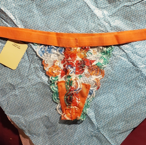 NWT Thong Bundle - Picture 5 of 5